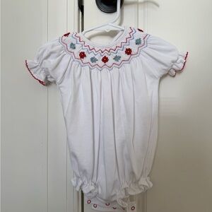 The Beaufort Bonnet Company Sandy Smocked Bubble with Flower Smocking